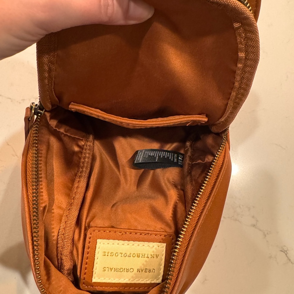 Elegant Tan Woven Leather Crossbody Bag - Picture 6 of 7